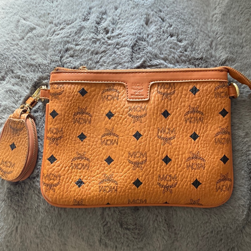MCM s/m pochette with removable key/change purse.